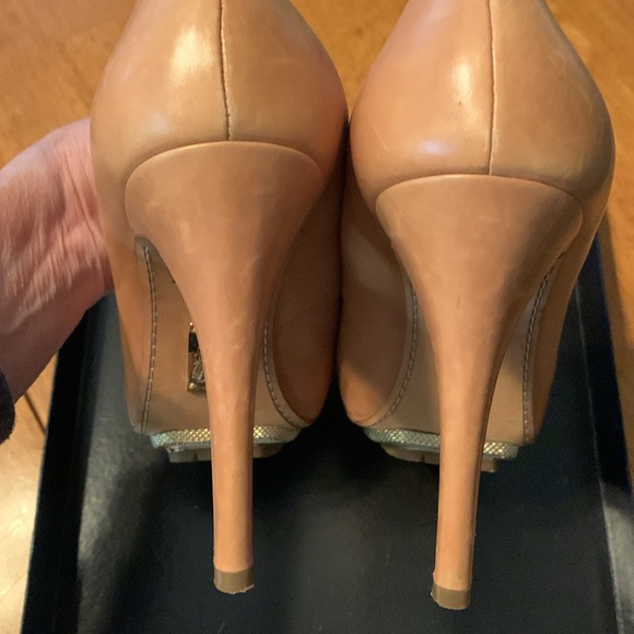 Alejandro Ingelmo Italian, tan leather platfrom heels. - Picture 6 of 8